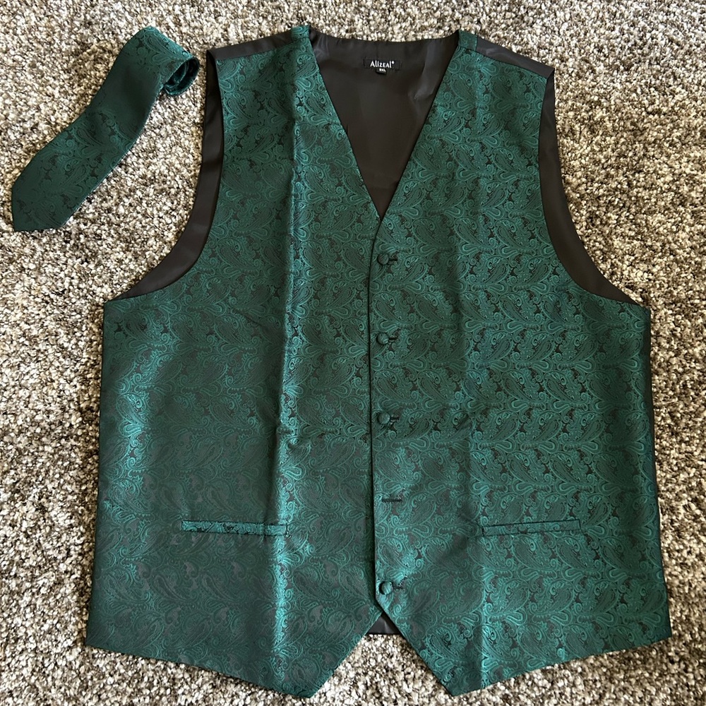 New Mens Paisley Emerald Green Tuxedo Vest,Bow/Tie, &Pocket Square 4 Piece Set